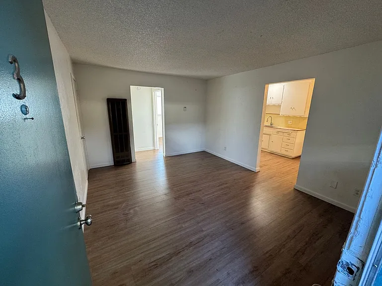 2727 V Street - Apts — Photo 4
