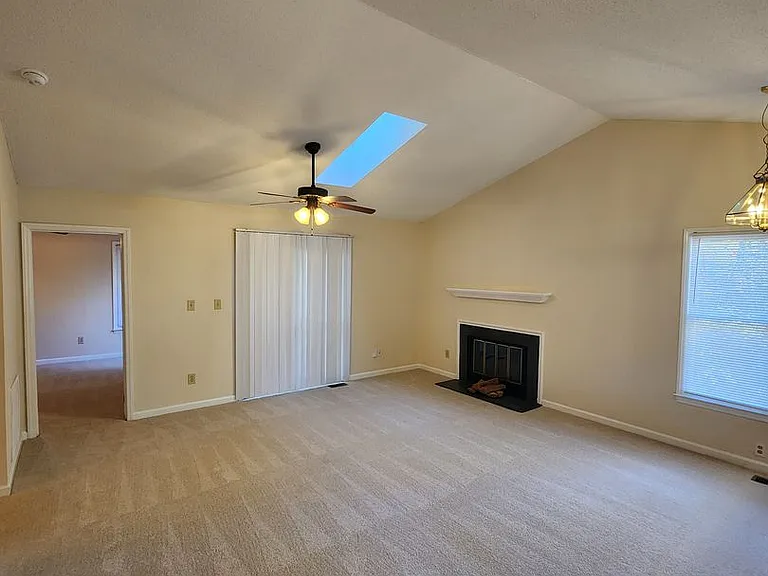 519 Woodwinds Dr — Photo 2