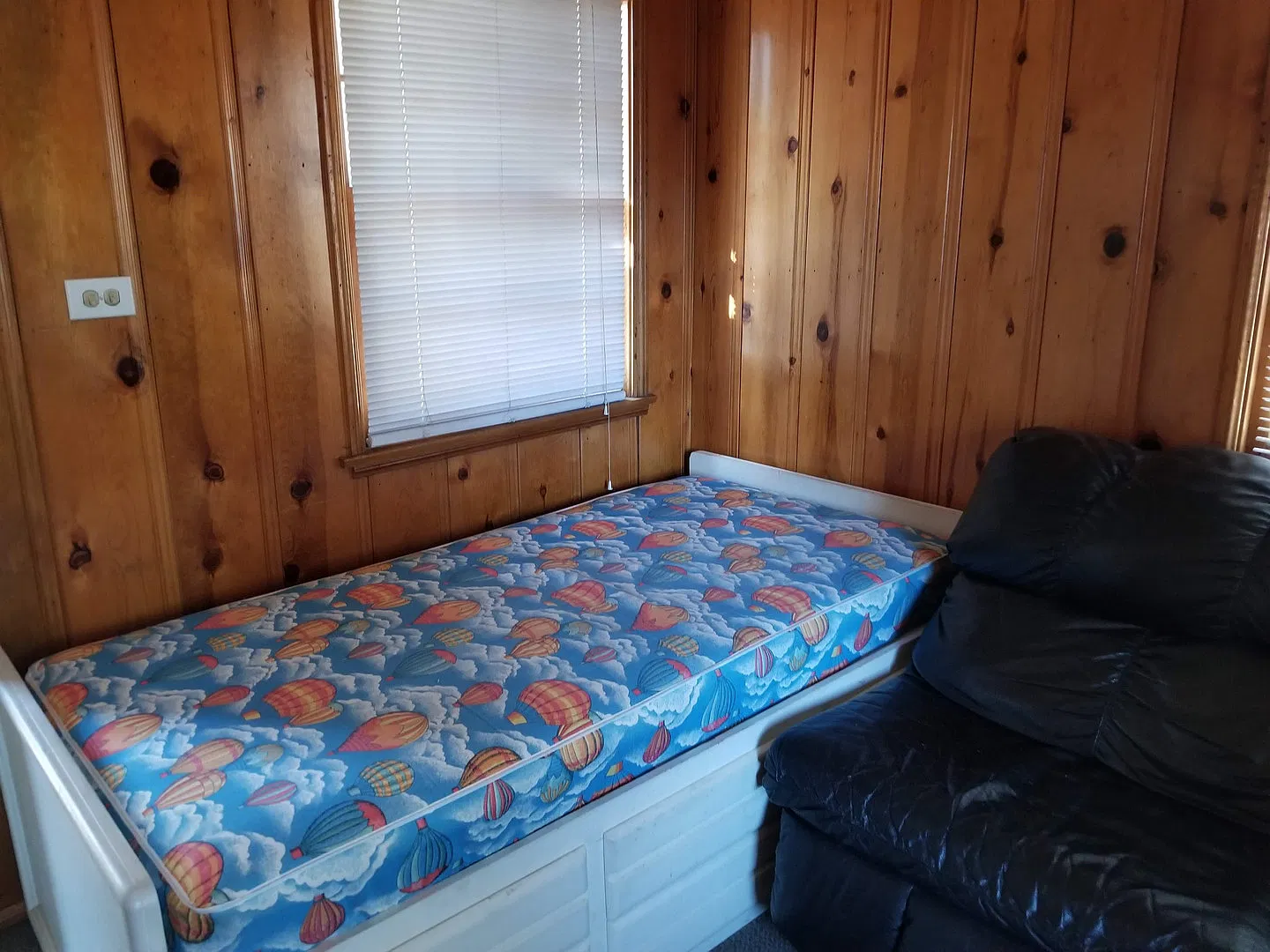 39981 Hillcrest — Photo 3
