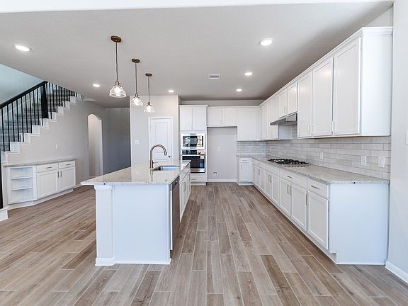 4th image of 13802 Broadmoor Bay Dr