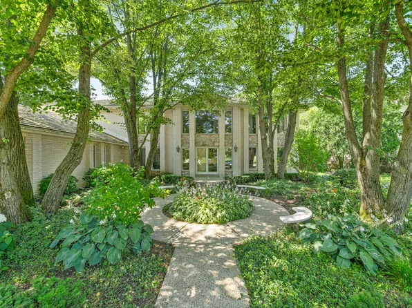 2372 Tennyson Ln, Highland Park, IL 60035