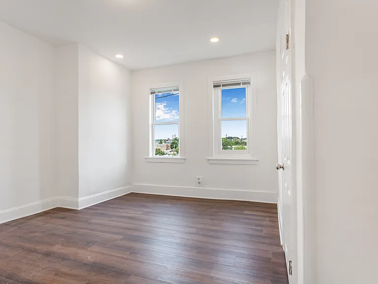 2212 W Fayette St — Photo 27