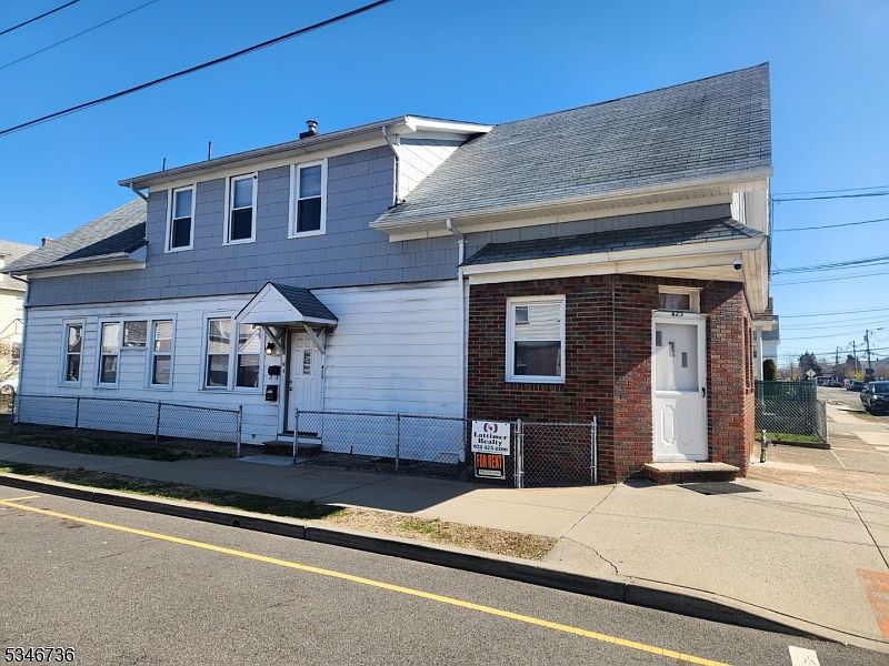 1st image of 423 Banta Ave