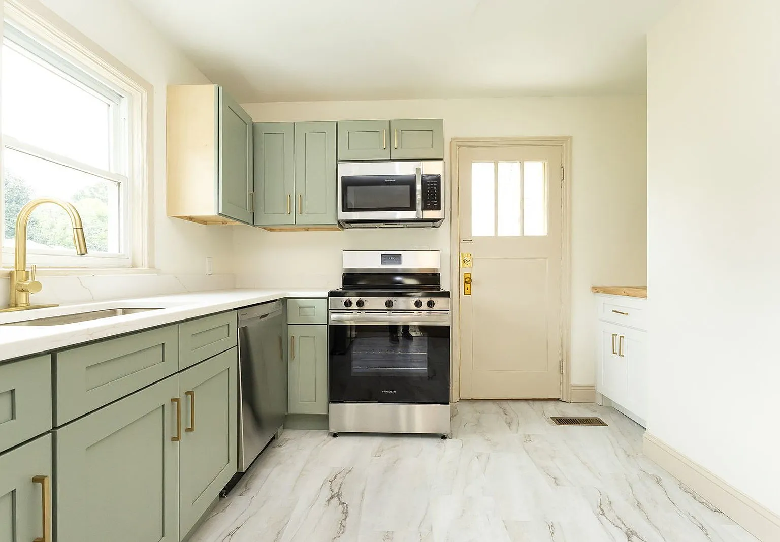 2 bed, 1.0 bath, 850 sqft, $1,395 — Photo 4