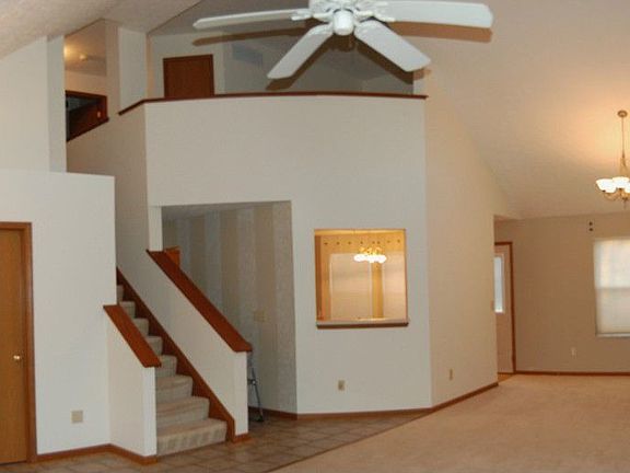 Great ceramic tile way in the front entrance and down the hall.