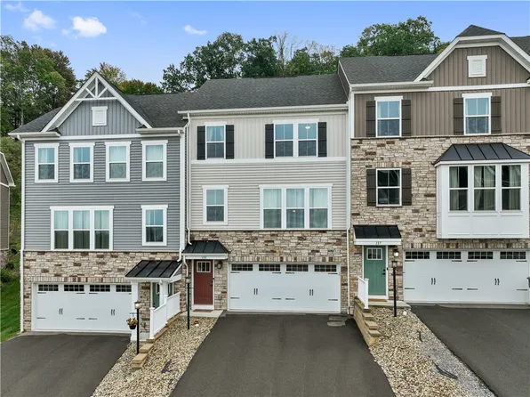 135 Moyer Hill Dr, Cranberry Township, PA 16066