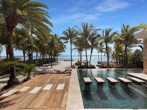 3rd image of 352 Sound Dr