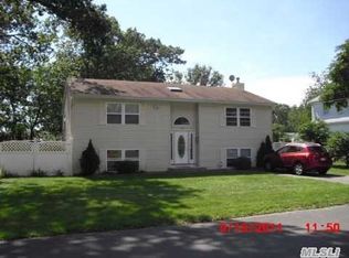 190 25th St, Copiague, NY