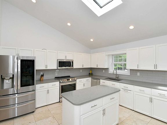 5th image of 67 Hunting Hill Dr