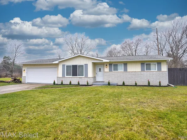3533 Ridgecliffe Dr, Flint, MI 48532