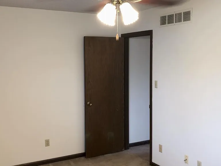 1040 SW Lilly Cir — Photo 2