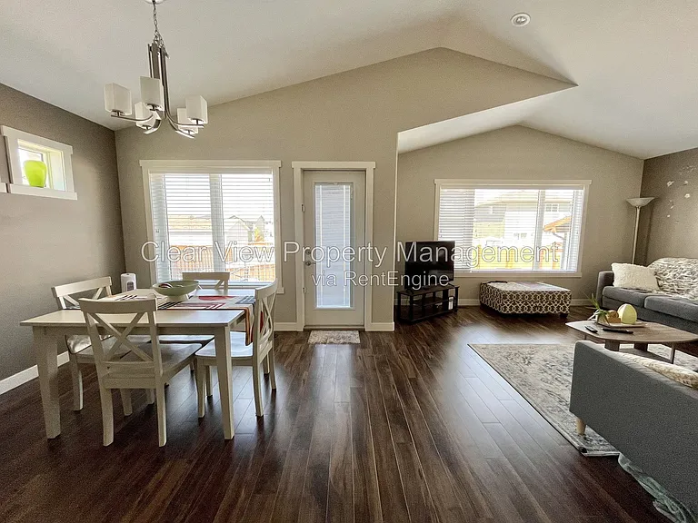 31 Northlander Ln W #UPPER LEVEL — Photo 5