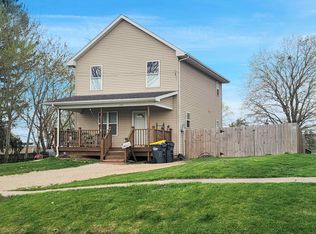 612 Hill St, Galena, IL 61036