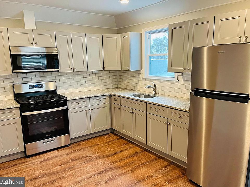 1st image of 424 N Springfield Rd