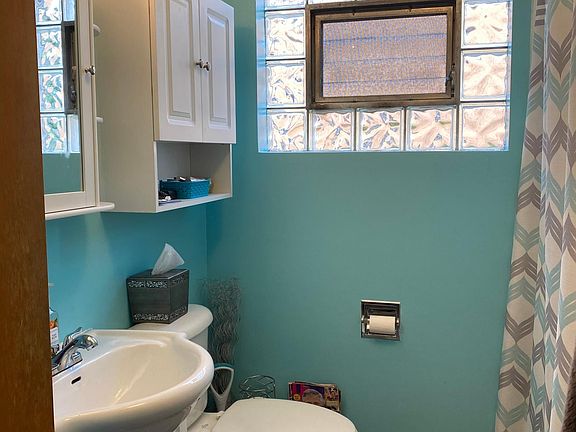 3rd image of 929 N La Grange Rd APT 1