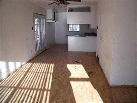 3rd image of 4717 Forest Knoll Dr