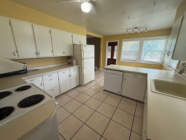 1601 Calihan Ave NW — Photo 8