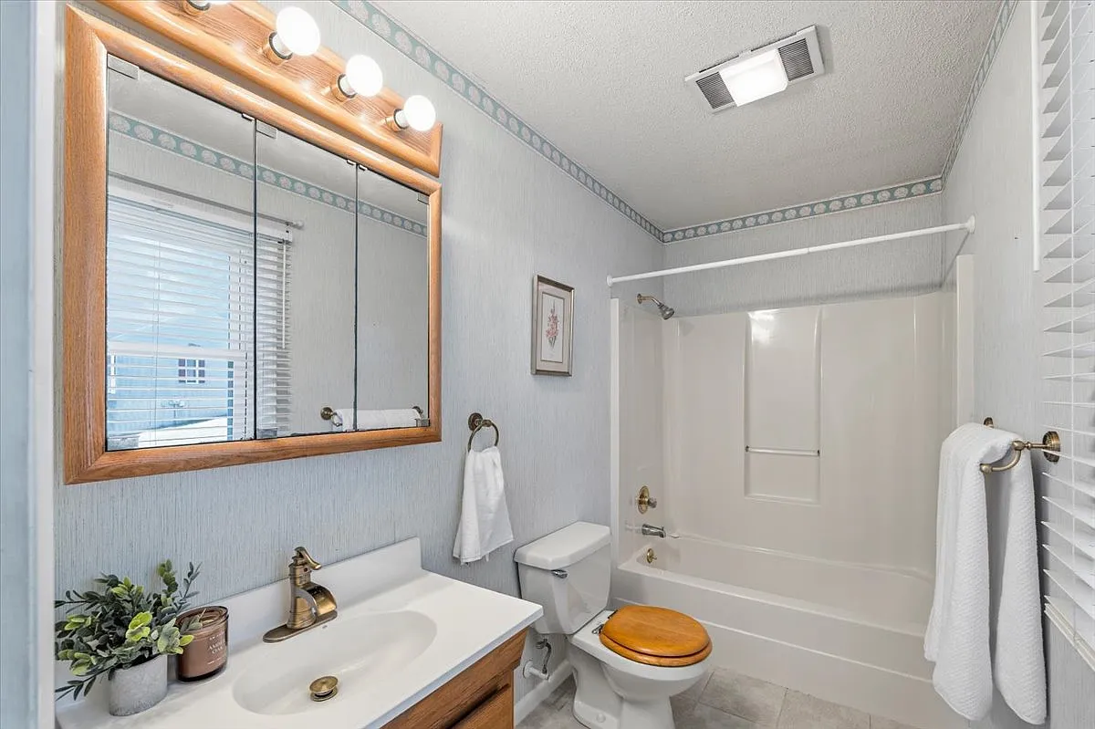 2 bed, 1646 sqft, $2,500 — Photo 2