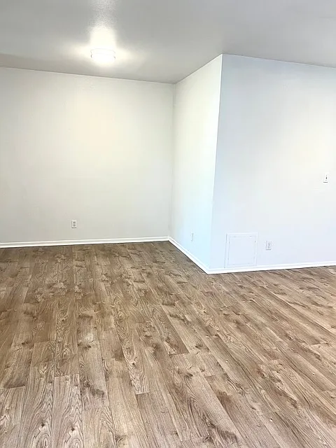 Building Photo - 1676 Maple Ave #27