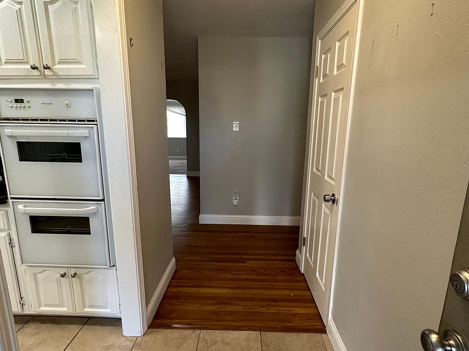 1st image of 3961 Floral Dr