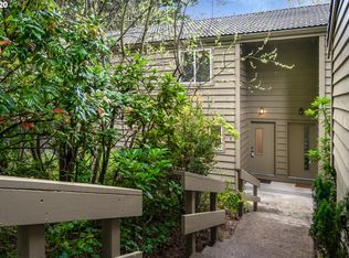 8 Cervantes Cir #7-C, Lake Oswego, OR 97035