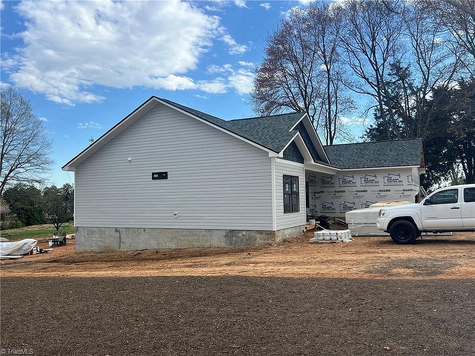 2nd image of 2927 State Highway 66 S
