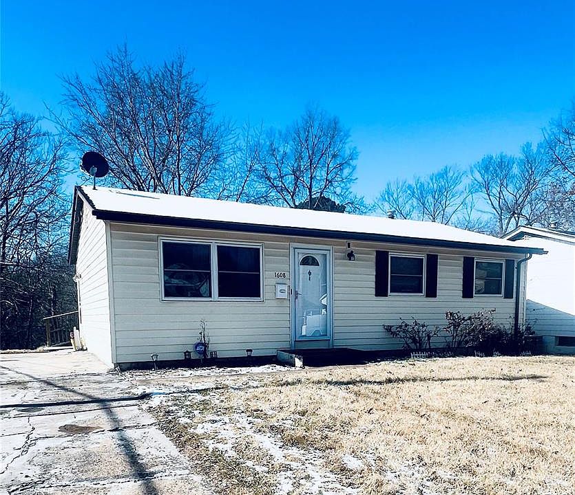 1st image of 1608 Ville Cecelia Ln