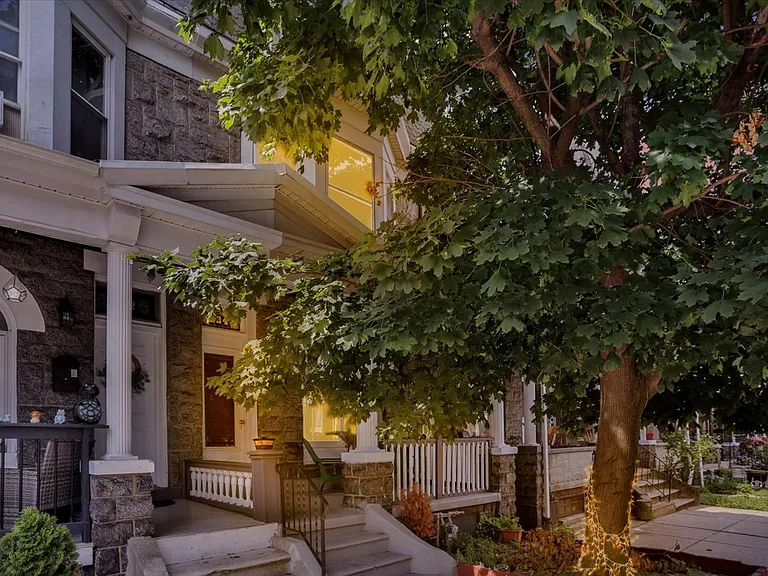 234 W Douglass St — Photo 3