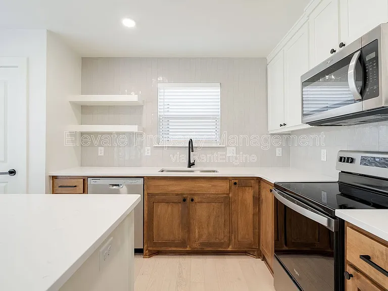 1614 NW 17th St #8 — Photo 2