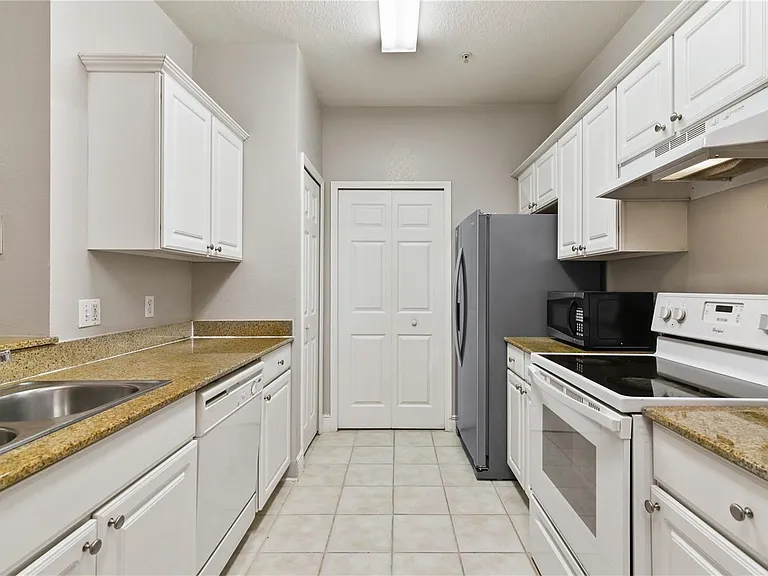 130 Southern Pecan Cir #102 — Photo 6