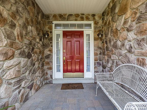 2nd image of 952 Burdette Dr
