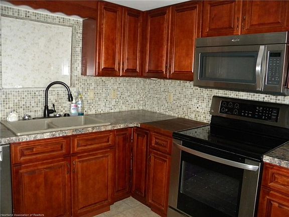 4th image of 140 Jade Way N