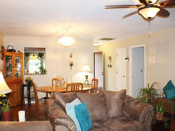 4th image of 19 Garden Villa Dr