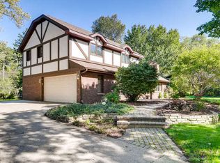 1520 Easy St, Elgin, IL 60123