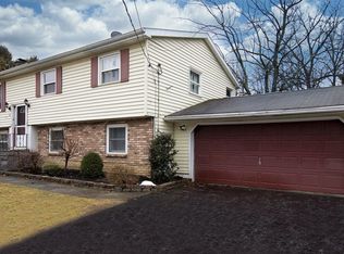 10 Merrall Dr, Clifton Park, NY 12065