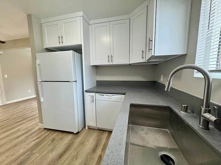 7631 Ellis Ave #B — Photo 6
