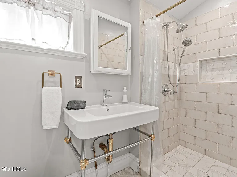 75 Webb Ave #FULL HOUSE WEEKLY — Photo 29