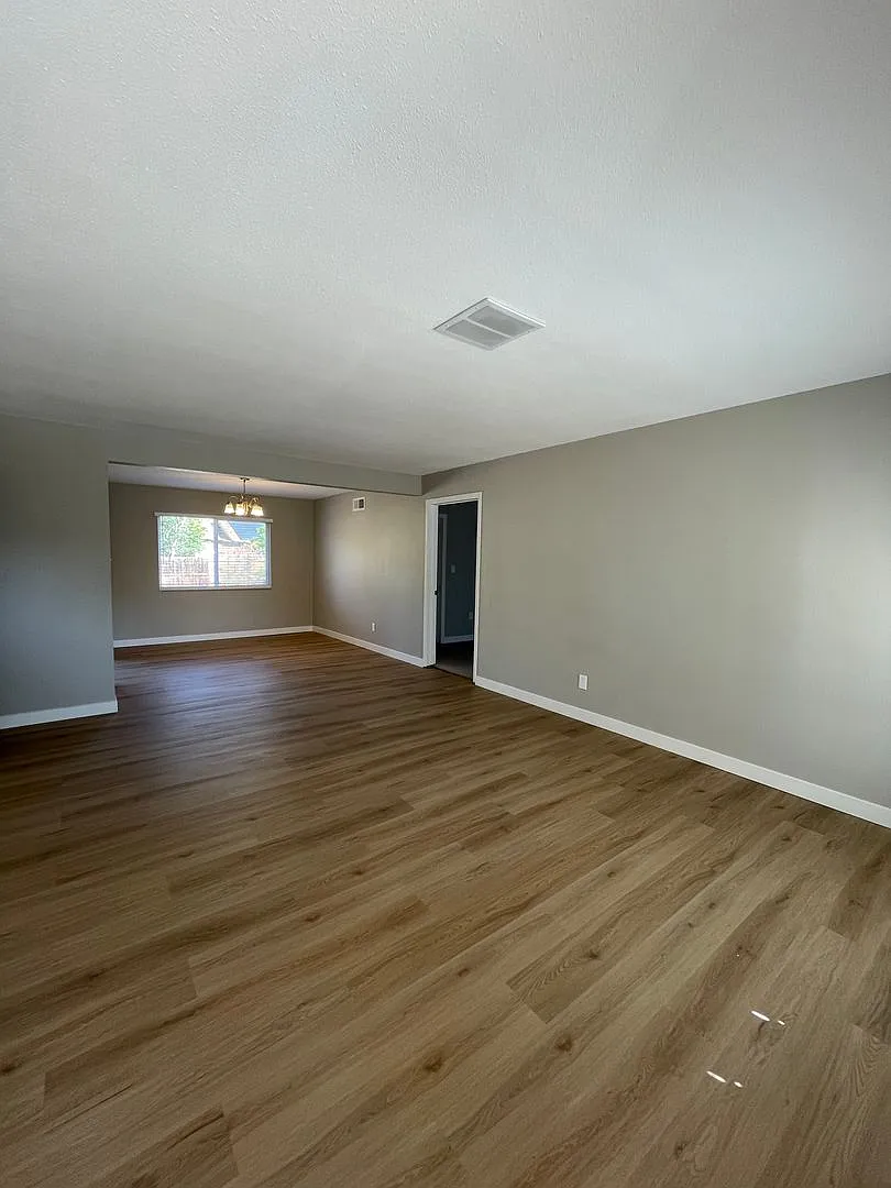 Beautiful 4 bed 2 Bath house in Aurora — Photo 4