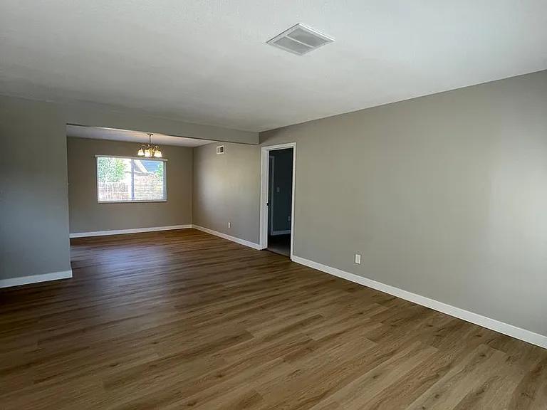 890 Revere St — Photo 4