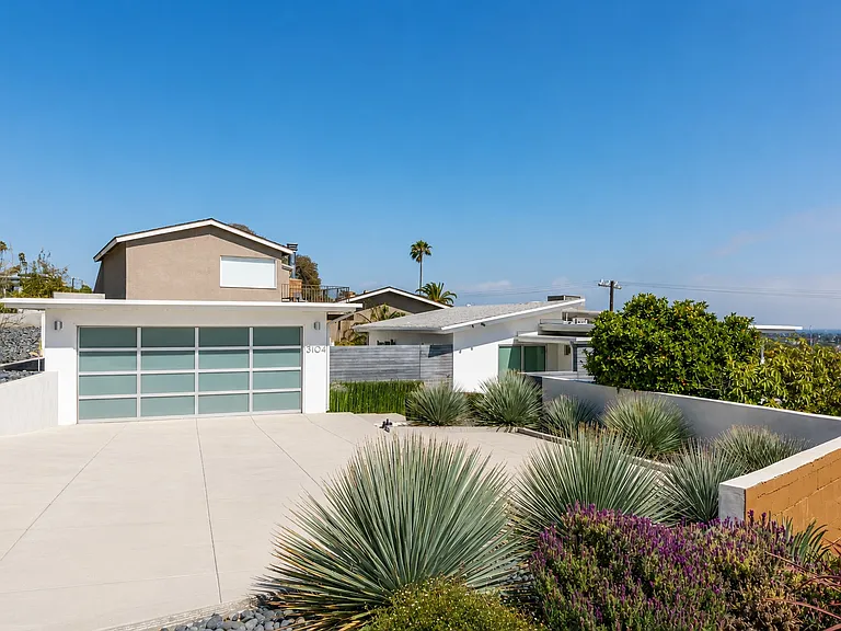 3104 Grove St — Photo 2