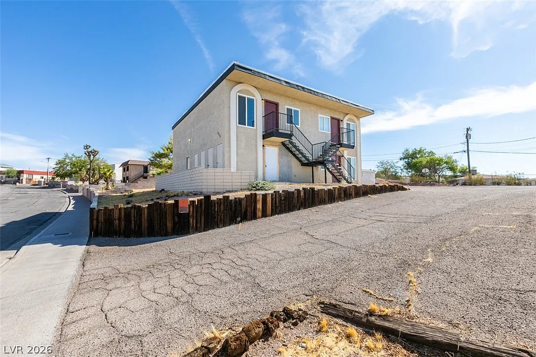1 bed, 1.0 bath, 2960 sqft, $1,250 — Photo 2