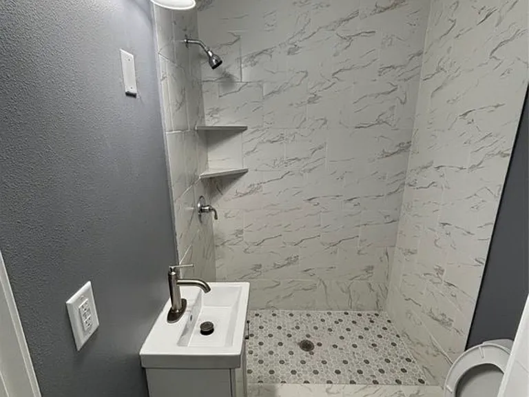 1608 Mondamin Ave #1614 — Photo 7