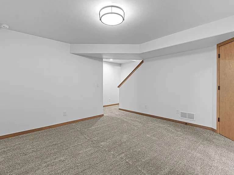 630 Catherine Dr — Photo 25