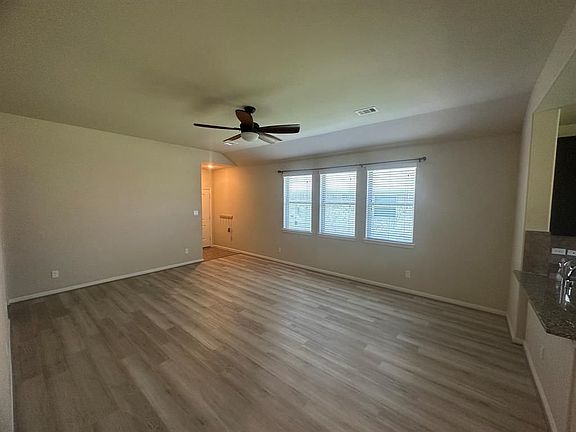 4th image of 482 Terra Vista Cir