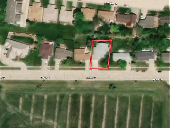2nd image of 800 E 10th St