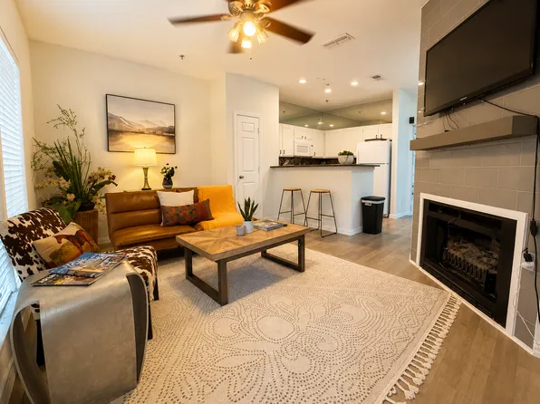 4800 W Lovers Ln, Dallas, TX