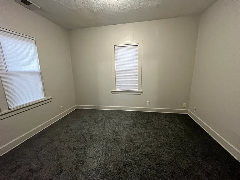 1600 S Franklin St — Photo 11