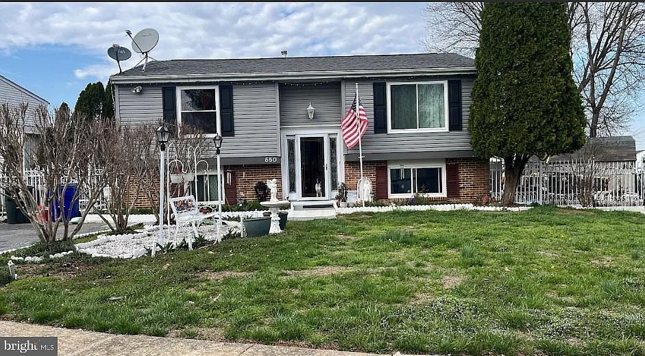 1st image of 550 Logan St