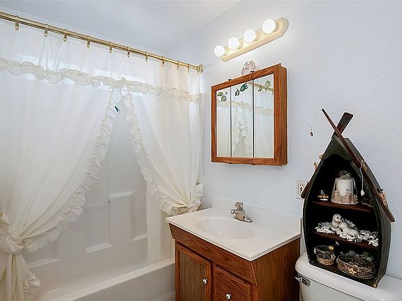 3rd image of 2065 Burroughs St