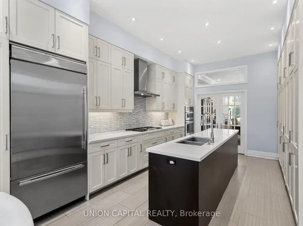 75 Falcon St, Toronto, ON M4S 2P4